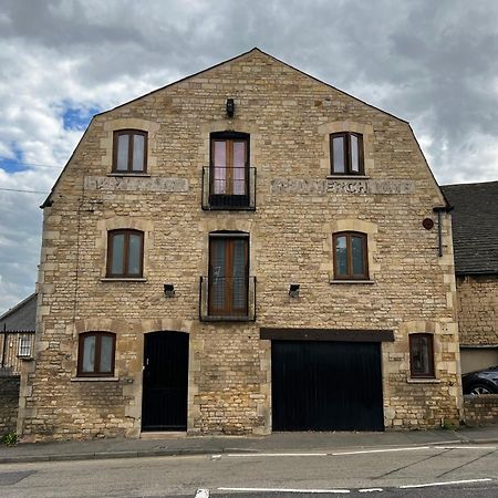 Central Studio Suite - Modern Stay With Free Wifi Stamford Buitenkant foto
